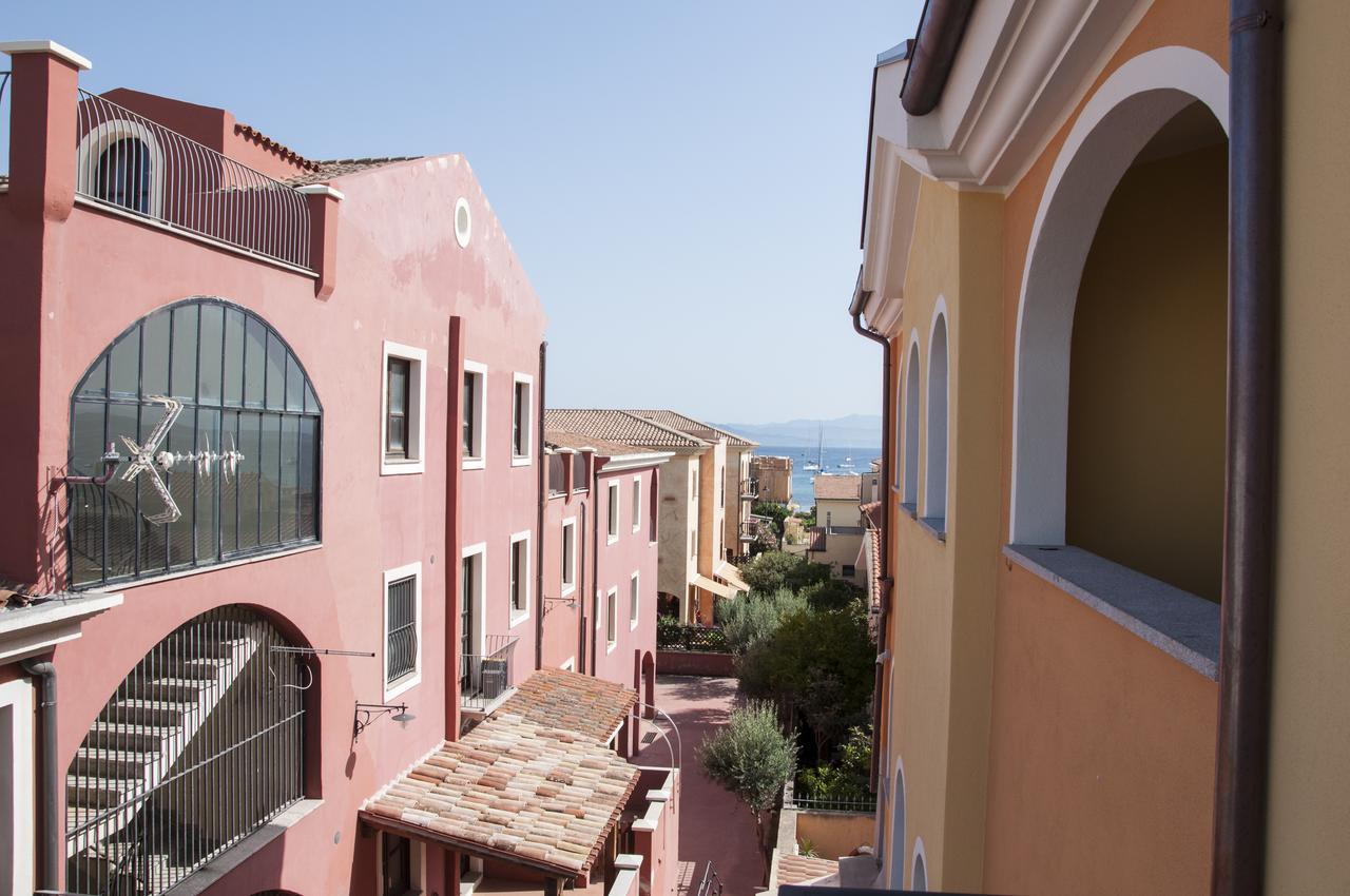 Hotel Maria Golfo Aranci Buitenkant foto