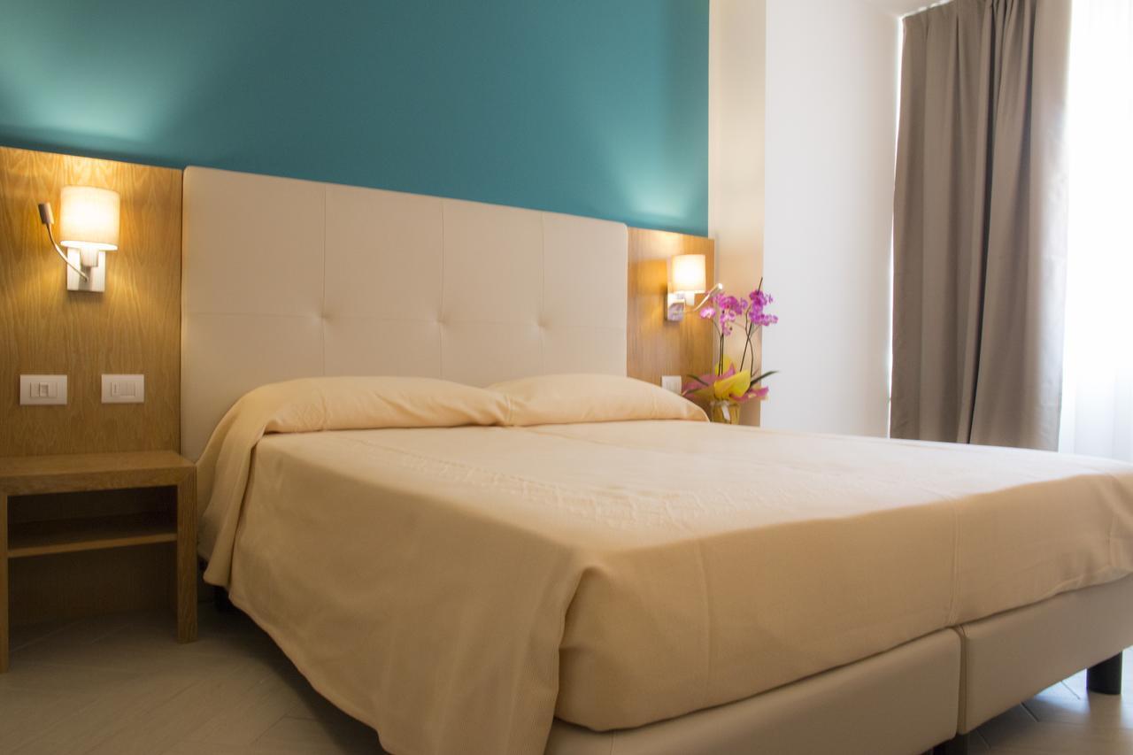 Hotel Maria Golfo Aranci Buitenkant foto