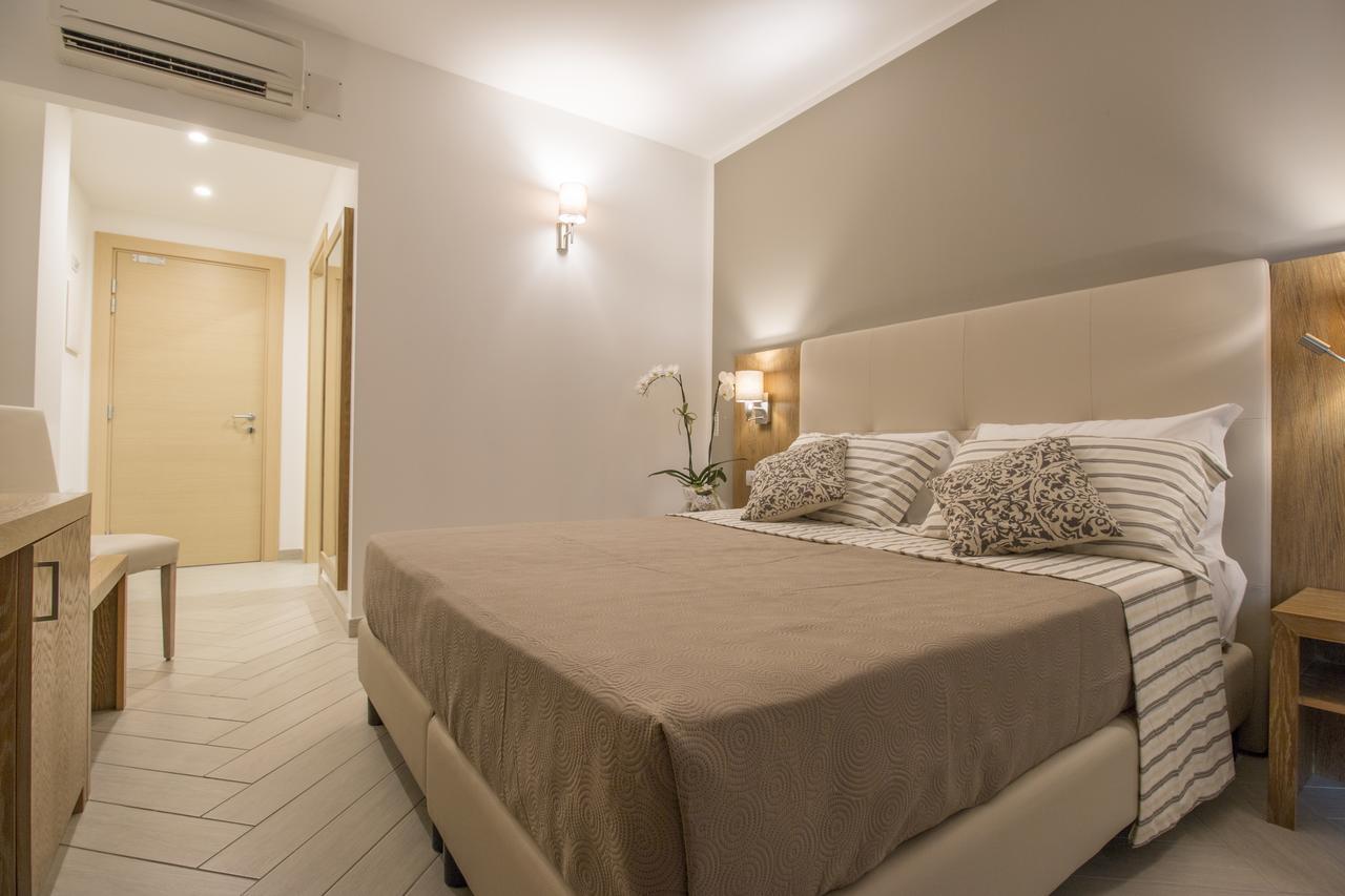 Hotel Maria Golfo Aranci Buitenkant foto