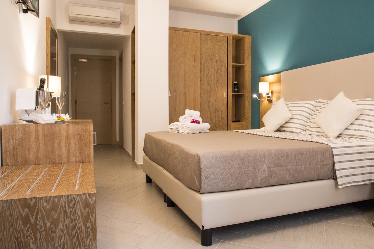 Hotel Maria Golfo Aranci Buitenkant foto