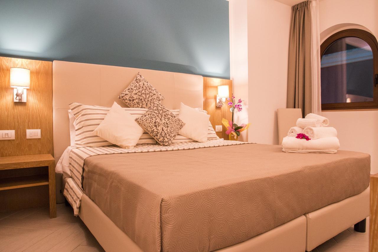 Hotel Maria Golfo Aranci Buitenkant foto