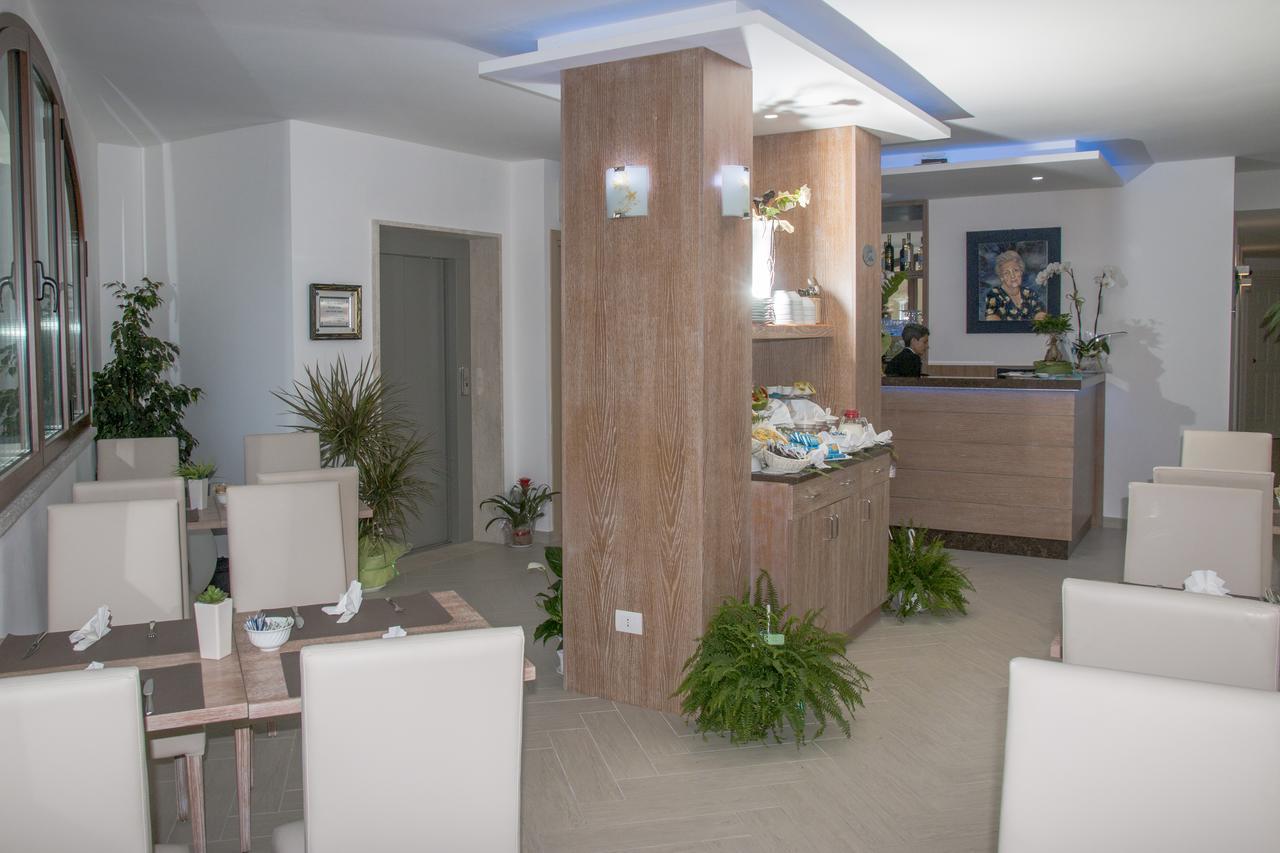 Hotel Maria Golfo Aranci Buitenkant foto
