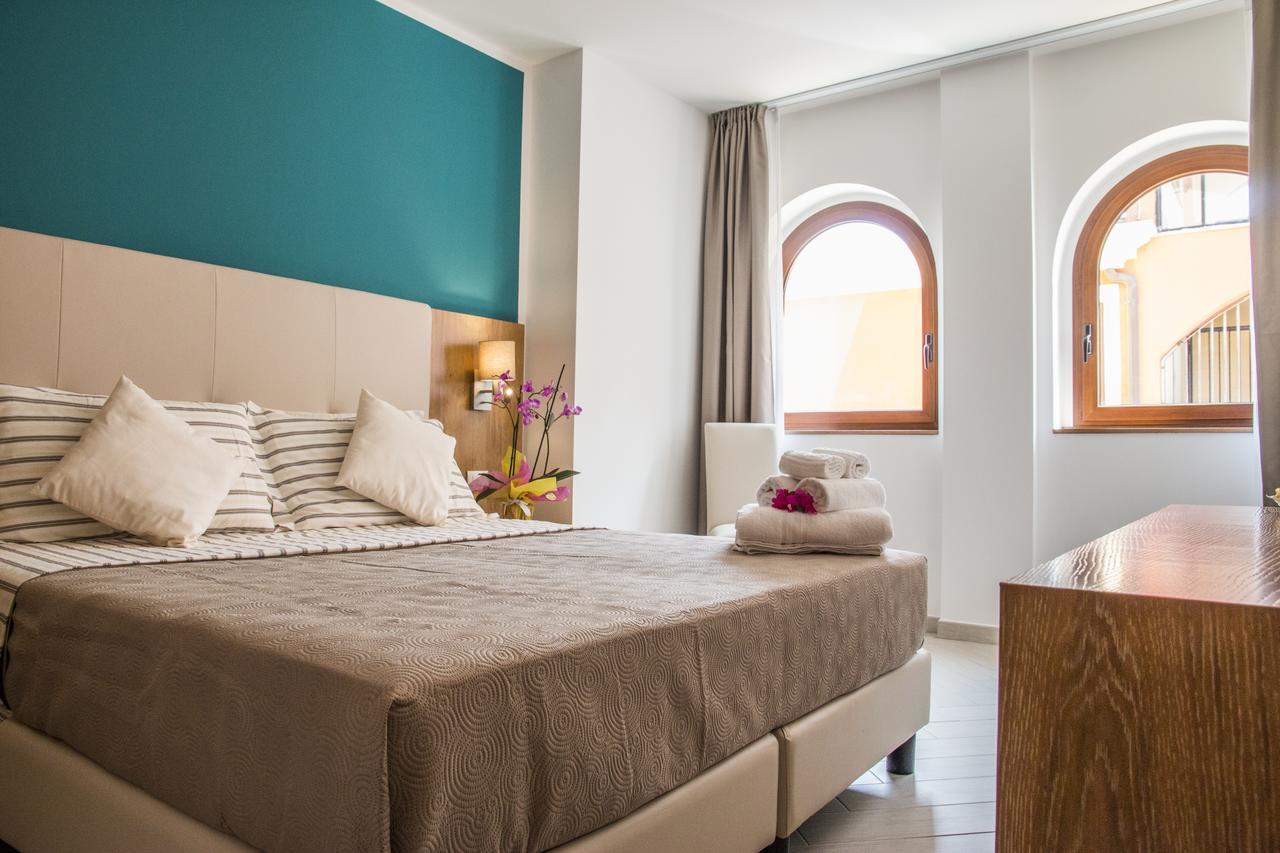 Hotel Maria Golfo Aranci Buitenkant foto