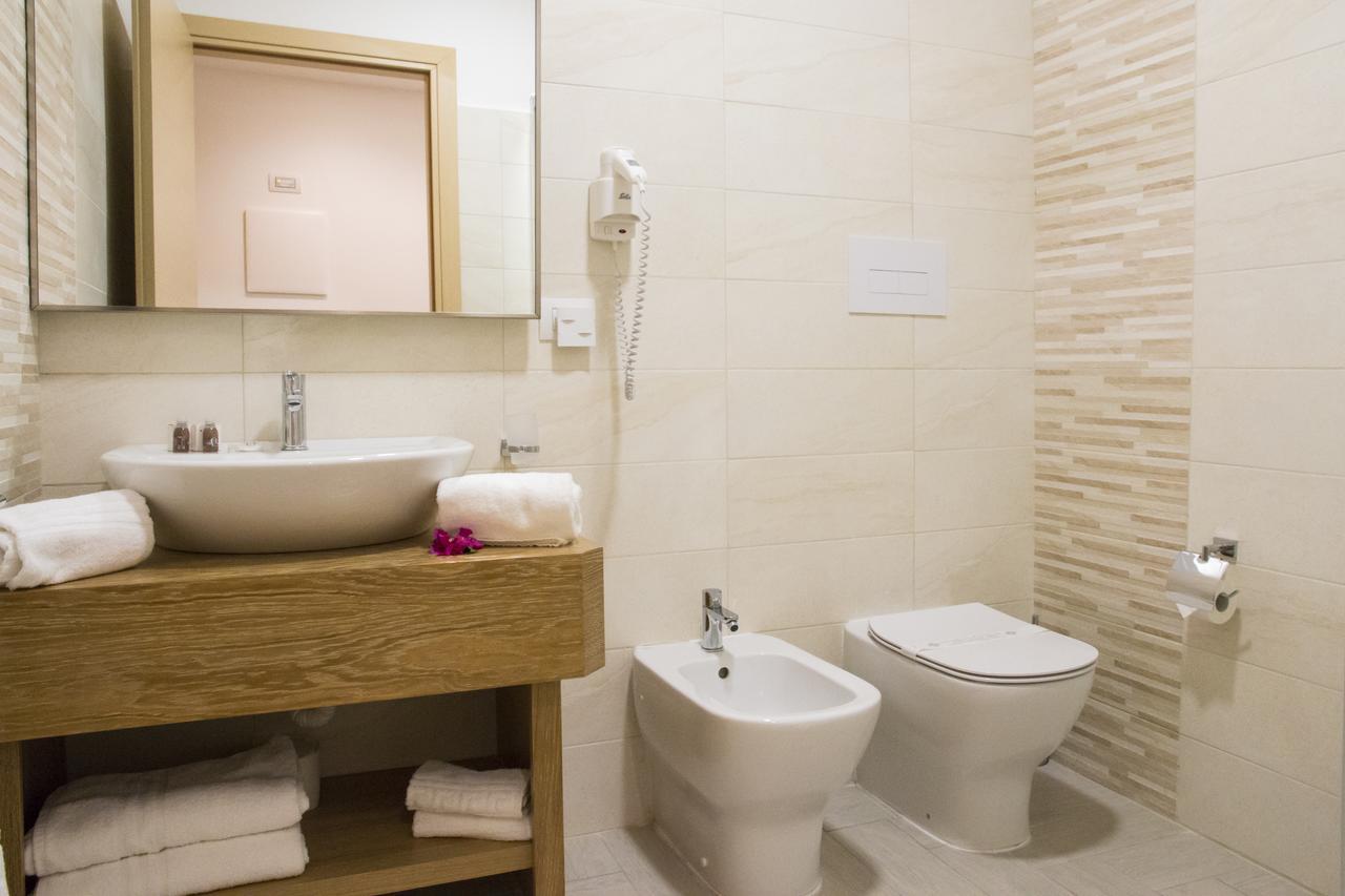 Hotel Maria Golfo Aranci Buitenkant foto