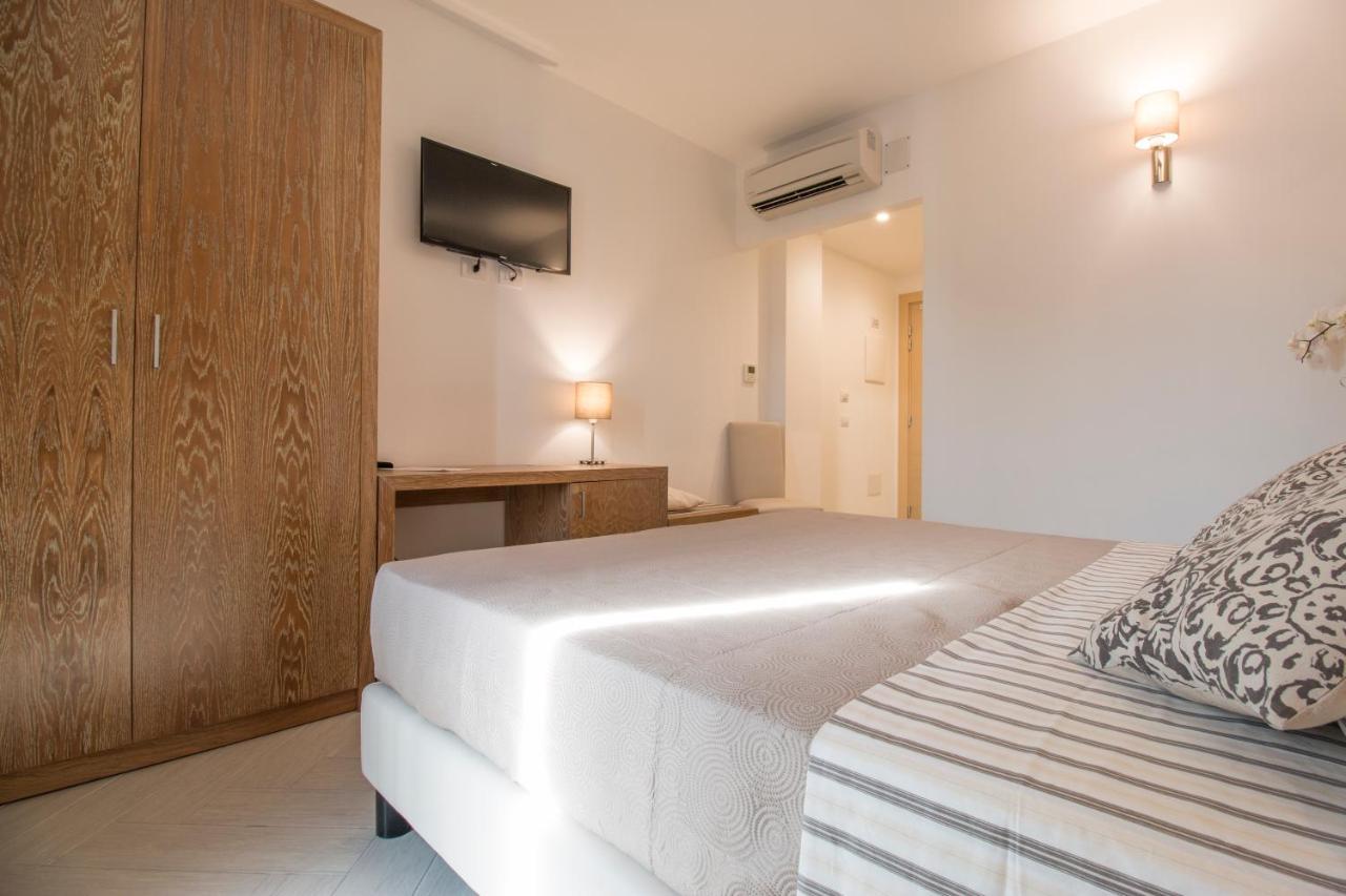 Hotel Maria Golfo Aranci Buitenkant foto